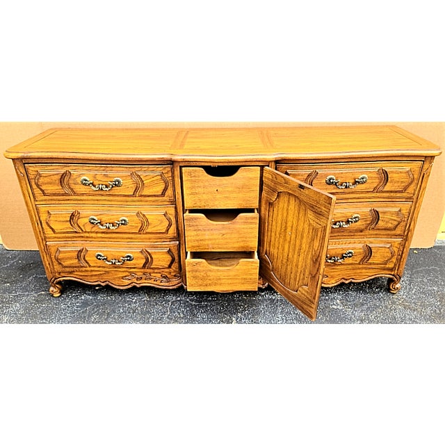 Vintage Thomasville French Provincial Dresser Chairish