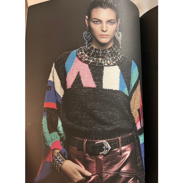 Chanel Métiers D’Art 2018 Paris–New York Coffee Table Book W/ Original Inserts | Karl Lagerfeld For Sale - Image 4 of 9