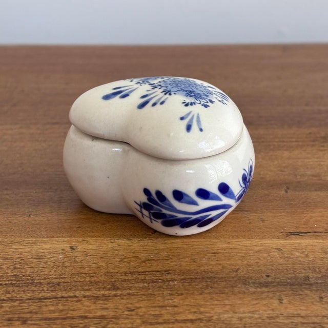 1980s Petite Porcelain Heart Shaped Lidded Box For Sale - Image 4 of 7