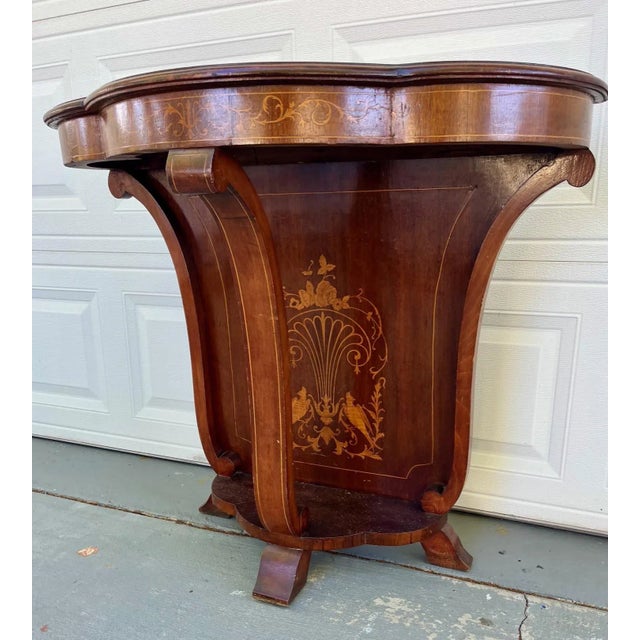 Mid-Century Art Deco Italian Console Table in the Style of Gio Ponti, 1930s This elegant console table was created in...