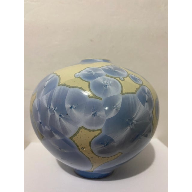 Captivating little vase with crystal glaze, signed by Holken Herrmann 1996