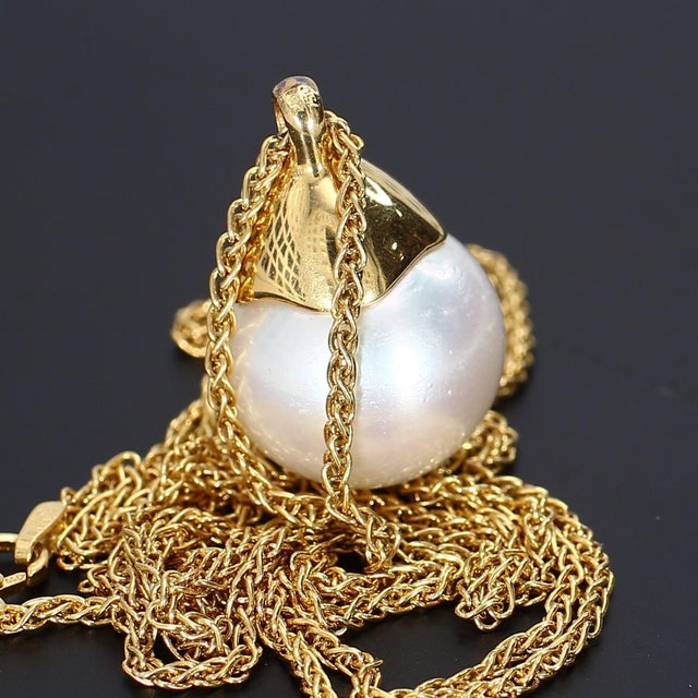 Early 21st Century 18k Yellow Gold Pearl Pendant & Chain For Sale - Image 5 of 5