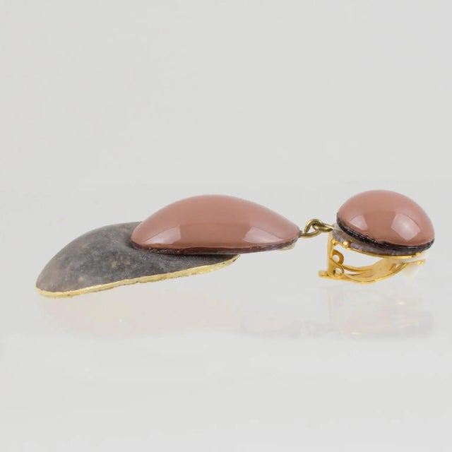 Chocolate Cilea Paris Taupe and Cocoa Resin Dangle Clip Earrings For Sale - Image 8 of 8