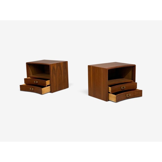 Paul Frankl, John Stuart, Concave Nightstands, Walnut, Brass, Usa, 1950s For Sale In New York - Image 6 of 16