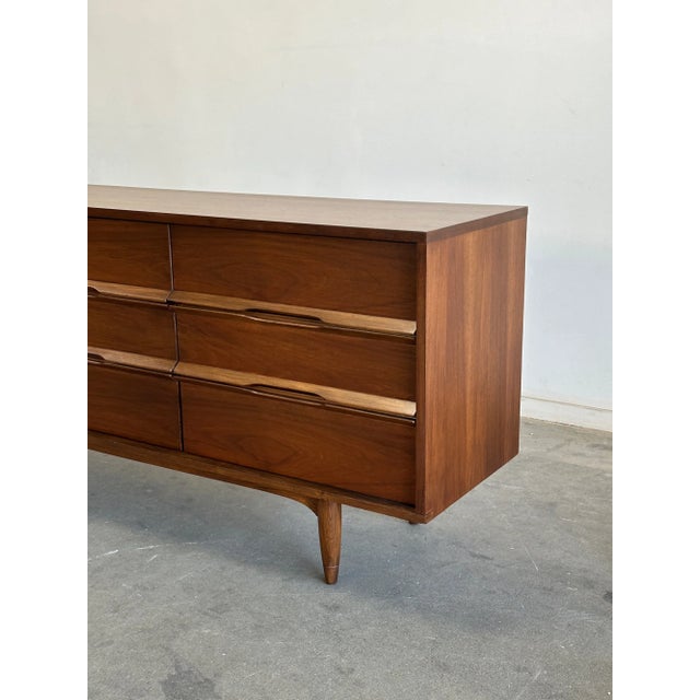 1990s Minimal Triple Dresser For Sale - Image 4 of 9