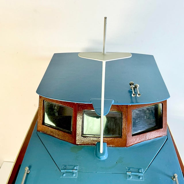 1950s Vintage Nautical Coastal Arts & Crafts Hand Made Boat Model With Case, Propeller Powered For Sale - Image 18 of 18