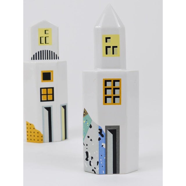 1990s Vintage Skyscraper Salt and Pepper Shakers by Heide Warlamis, 1990, Set of 2 For Sale - Image 5 of 18