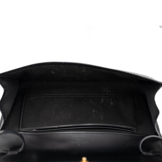 Louis Vuitton Black Epi Leather M53732 Honfleur Noir Convertible Baguette Bag For Sale - Image 9 of 15