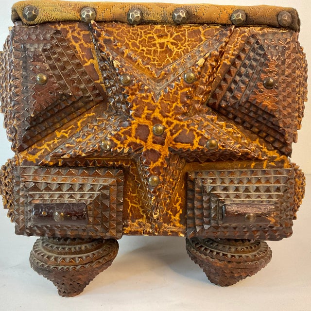 Early 20th Century Early 20th Century Folk Art Americana Tramp Art Star Design Ottoman Footstool. For Sale - Image 5 of 12