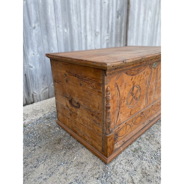 Early 19th Century Pine Blanket Chest For Sale - Image 5 of 12