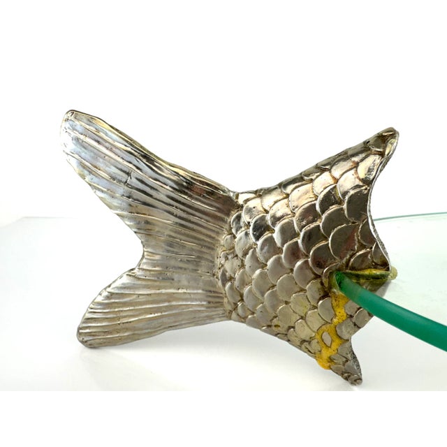1980s Modern Coastal Glass Serving Piece With Cast Aluminum Fish For Sale - Image 4 of 15