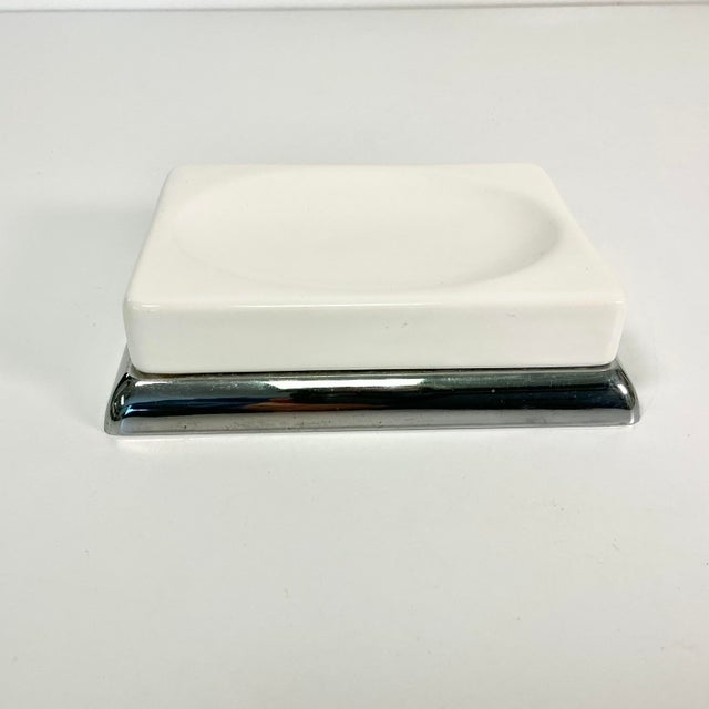 Contemporary 1980s Vintage Modern Contemporary Enameled Soap Dish. For Sale - Image 3 of 7