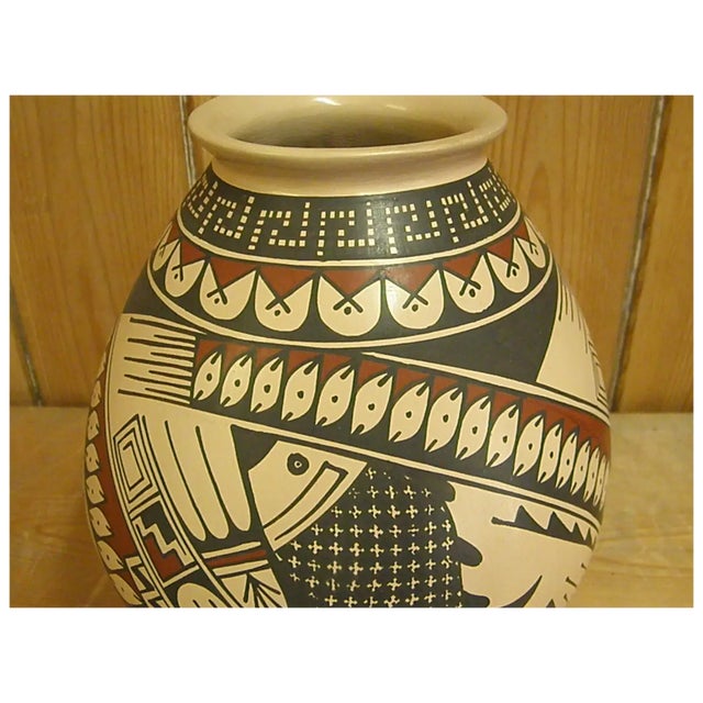 Late 20th Century Mata Ortiz Hand Coiled Pot by Ana Trillo For Sale - Image 4 of 18