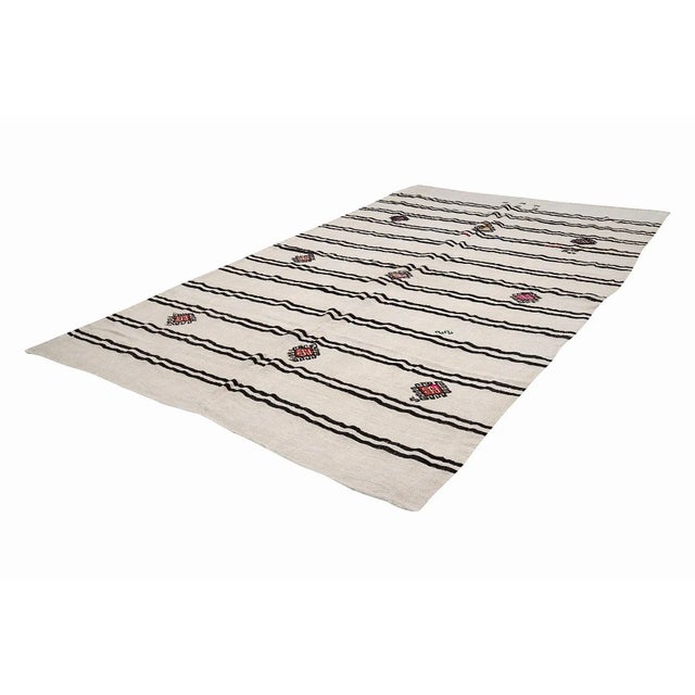 Mid-Century Modern Mid 20th Century Mid 20th Century White & Black Vintage Hemp Kilim For Sale - Image 3 of 7