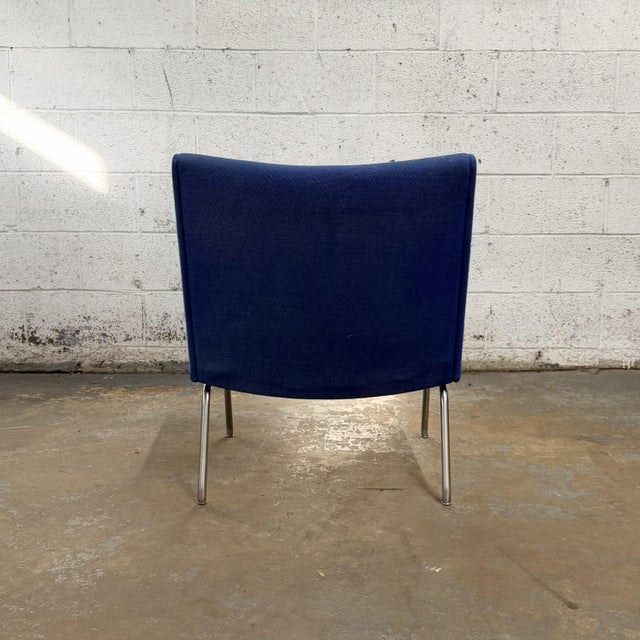 Designed by Hans J. Wegner in 1958 for A.P. Stolen, the AP39 lounge chair is part of the Kastrup Airport collection, a...