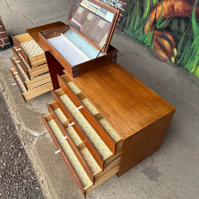 George Nelson for Herman Miller Thin Edge Chests With Vanity For Sale - Image 11 of 12