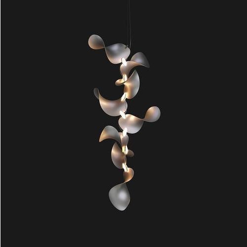 Dune 8 vertical cluster chandelier in silver anodized aluminum by moss objects. Dimensions: ø 60 x h 139 cm. Materials:...