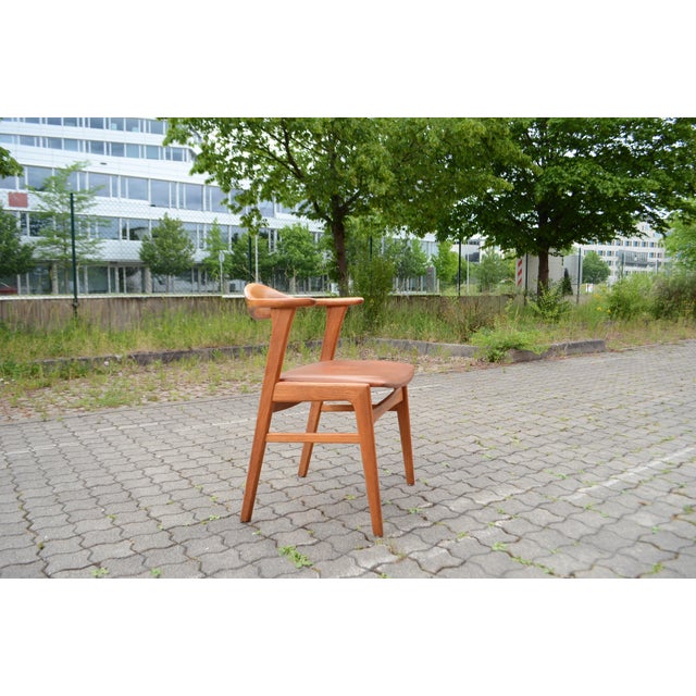 Mid-century modern armchair in teak, designed by Erik Kirkegaard for Høng Stolefabrik, Denmark, model 49. Curved backrest...
