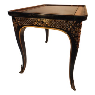 1980s Drexel Et Cetera Chinoiserie Decorated Burlwood Glass Top Side Table For Sale