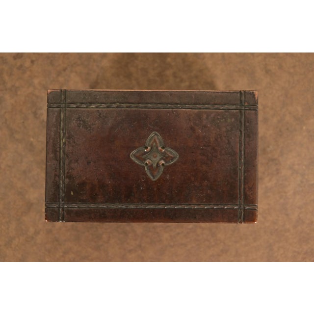 Early 20th Century Roycroft Arts & Crafts Hammered Copper Quatrefoil Stamp Box For Sale - Image 5 of 12