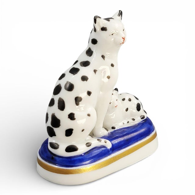 Late 18th Century Chelsea Porcelain Miniature Group Cat with Kitten, 1800s For Sale - Image 3 of 11