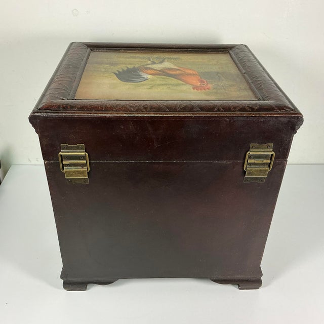 1970s Vintage Farmhouse Arts & Crafts Boho Chic Velvet Lined Rooster Storage Box For Sale - Image 13 of 18