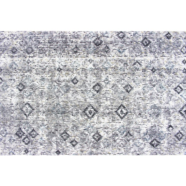 Modern Rug With Subtle Diamond Pattern in Soft Gray With Ivory 8'5 X 9'10 For Sale - Image 11 of 14