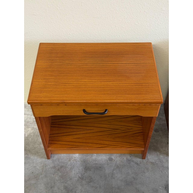 Pair of Danish Mid 20th Century Teak Nightstands Bedside Tables Scandinavian Design For Sale - Image 9 of 10