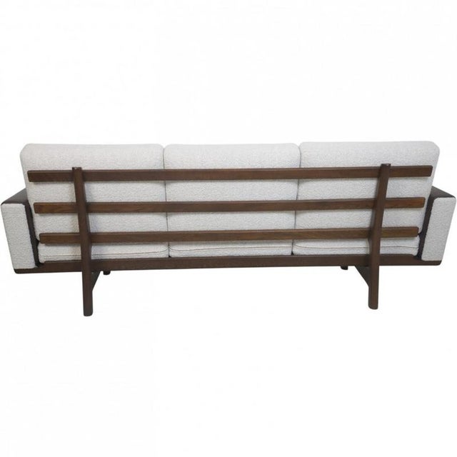GE236 Sofa by Hans J. Wegner in Bouclé Upholstery from Dedar Milano, 1980s For Sale - Image 14 of 18