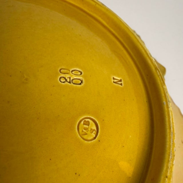 Villeroy & Boch Vintage Villeroy & Boch Majolica Leaf‑Motif Bowl For Sale - Image 4 of 4