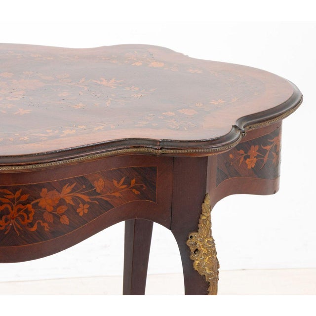 Louis XV Style Marquetry Kingwood Table, 19th C. For Sale In New York - Image 6 of 7