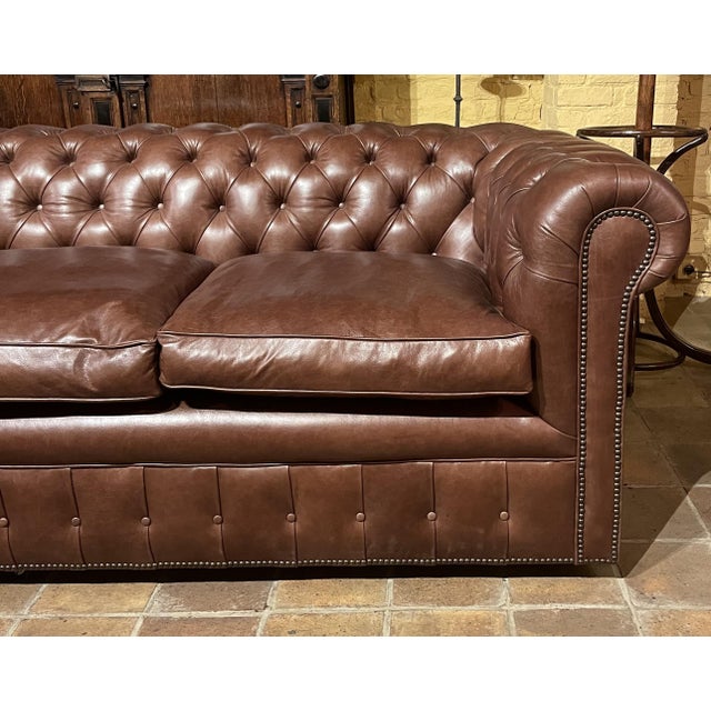 Stunning three-seater English Chesterfield sofa in brown leather, 2.40m long. This Chesterfield sofa is handcrafted by an...