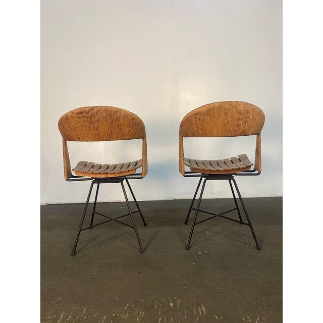 Mid-Century Modern 1950s A Pair of Unmarked Arthur Umanoff Swiveling Side Chairs For Sale - Image 3 of 7