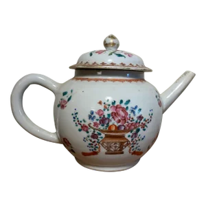 Antique 18th Century Chinese Export Qianlong Porcelain Tea Pot Decorated With a Basket of Flowers