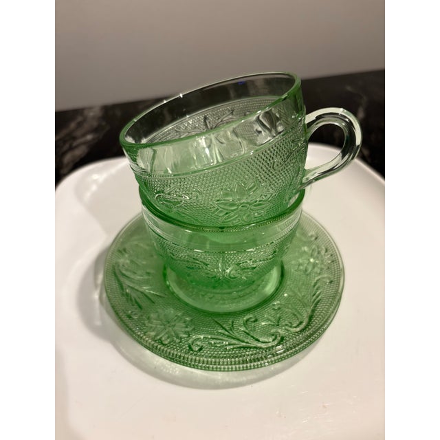This vintage Tiara India Chantilly cup and saucer set is a stunning addition to any glassware collection. The set includes...