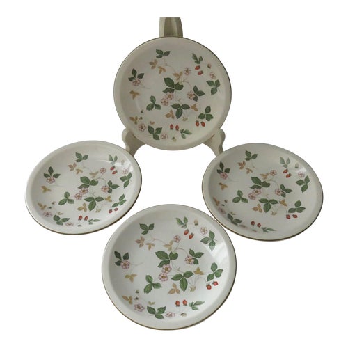 1960s Wedgwood Wild Strawberry Earthenware Bread/Dessert Plates