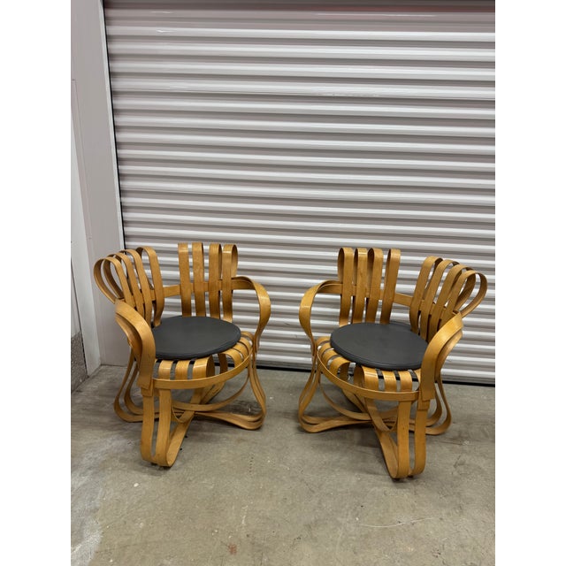 Mid-Century Modern Frank Gehry Two Cross Check Chairs and Face Off Table For Sale - Image 3 of 12