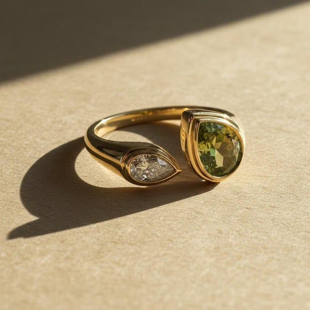 Toi et Moi Gemstone Ring: Peridot and Moissanite. Perfect "You n I" Gold Birthmonth gemstones ring. Metal: 925 silver +...