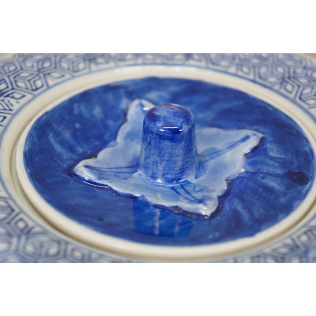 Chinese Chinoiserie Blue & White Porcelain Morning Glory Lidded Jar Urn For Sale - Image 6 of 14