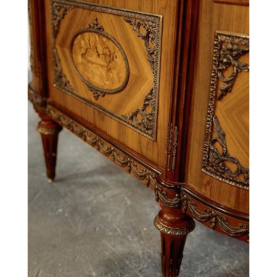 19th Century French Curved Front China Cabinet For Sale - Image 11 of 15