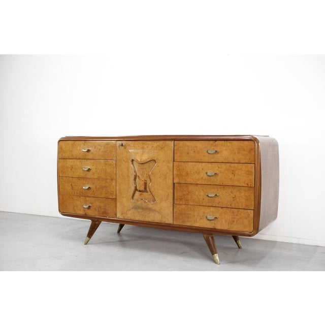 Mid-Century Modern Italian Walnut Burl and Brass Sideboard, 1950s, in Very Good conditions. Designed 1950 to 1959