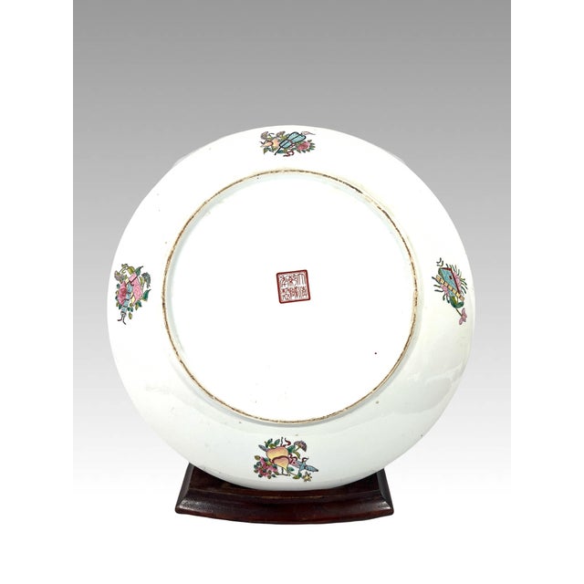 Fine Chinese Porcelain Gilt Charger With Figural Scene & Pink and Orange Flowers For Sale - Image 10 of 10