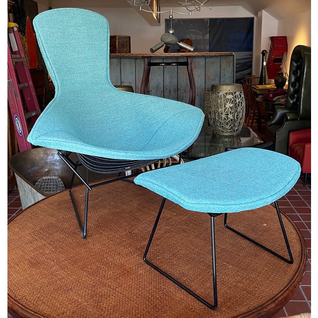 Nothing beats the comfort and style of this Harry Bertoia bird chair and ottoman. Manufactured in the 60s by Knoll, this...