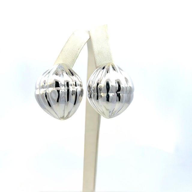 1990s Pair of Tiffany & Co Estate XL Puffed Clip-on Earrings Sterling Silver For Sale - Image 17 of 18
