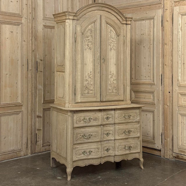 18th Century Country French Louis XV Liegeois Stripped Oak Commode a Deux Corps For Sale - Image 4 of 18