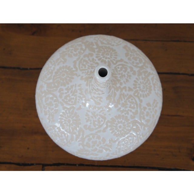 Mid 20th Century Vintage Ei8hteen Karat White Amabilis Orchid Glazed Ceramic Tulip Bud Vase For Sale - Image 5 of 11