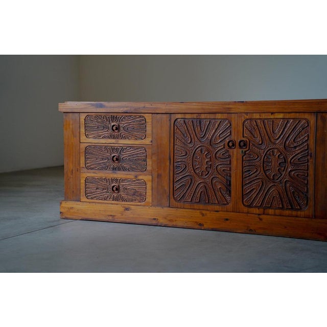 The sideboard is in good condition with some traces of usage normal to it’s age. W 189 x D 48 x H 80 cm