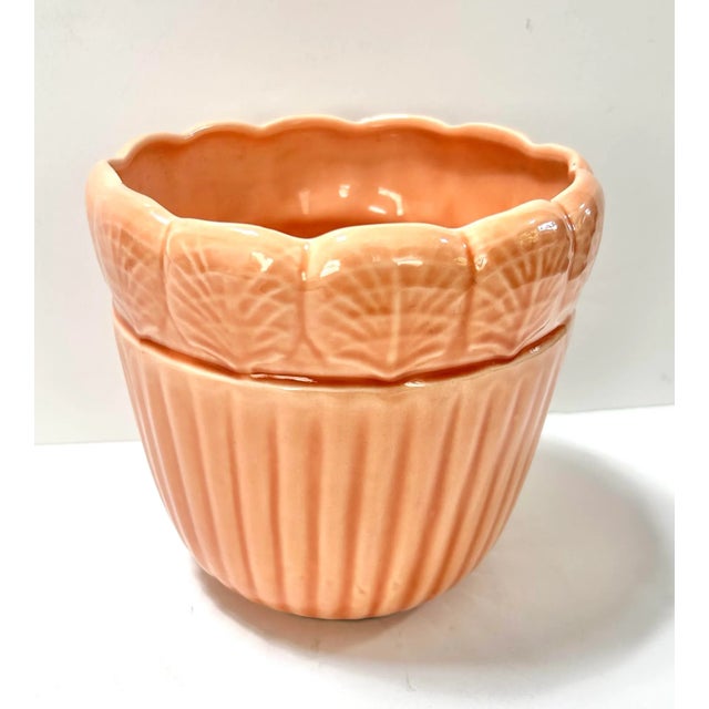 Vintage Peach Ceramic Shell Cachepot Planter – Coastal Palm Beach Style For Sale - Image 4 of 7