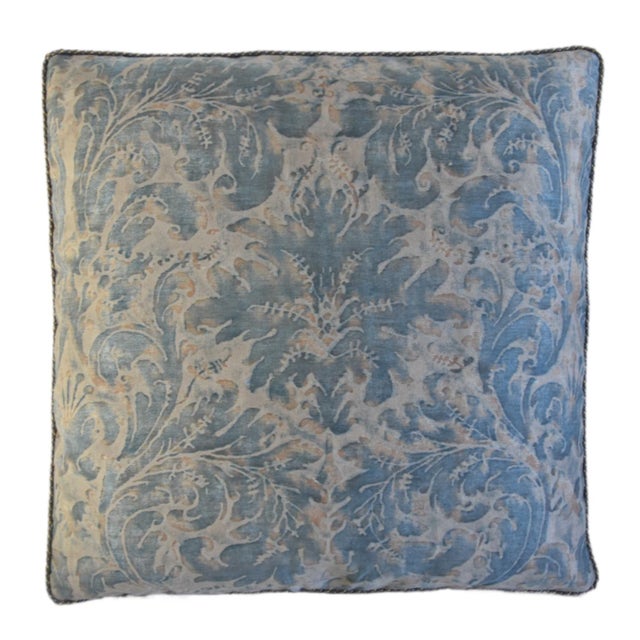 Custom-tailored pillow by Mike Seratt of The Prized Pig in Italian Venetian Mariano Fortuny cotton fabric called "Sevres"...