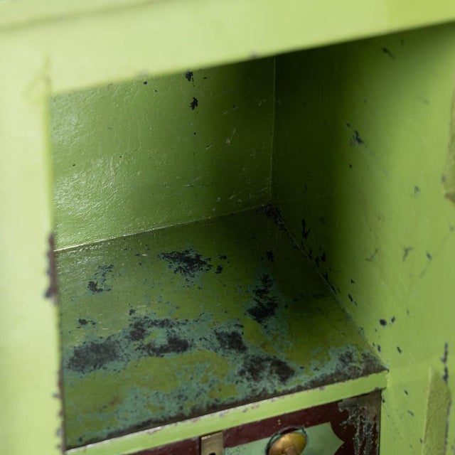 20th Century English Cast Iron Fireproof Safe by Stephen Cox & Son, Sedgley, 1930 For Sale - Image 9 of 15